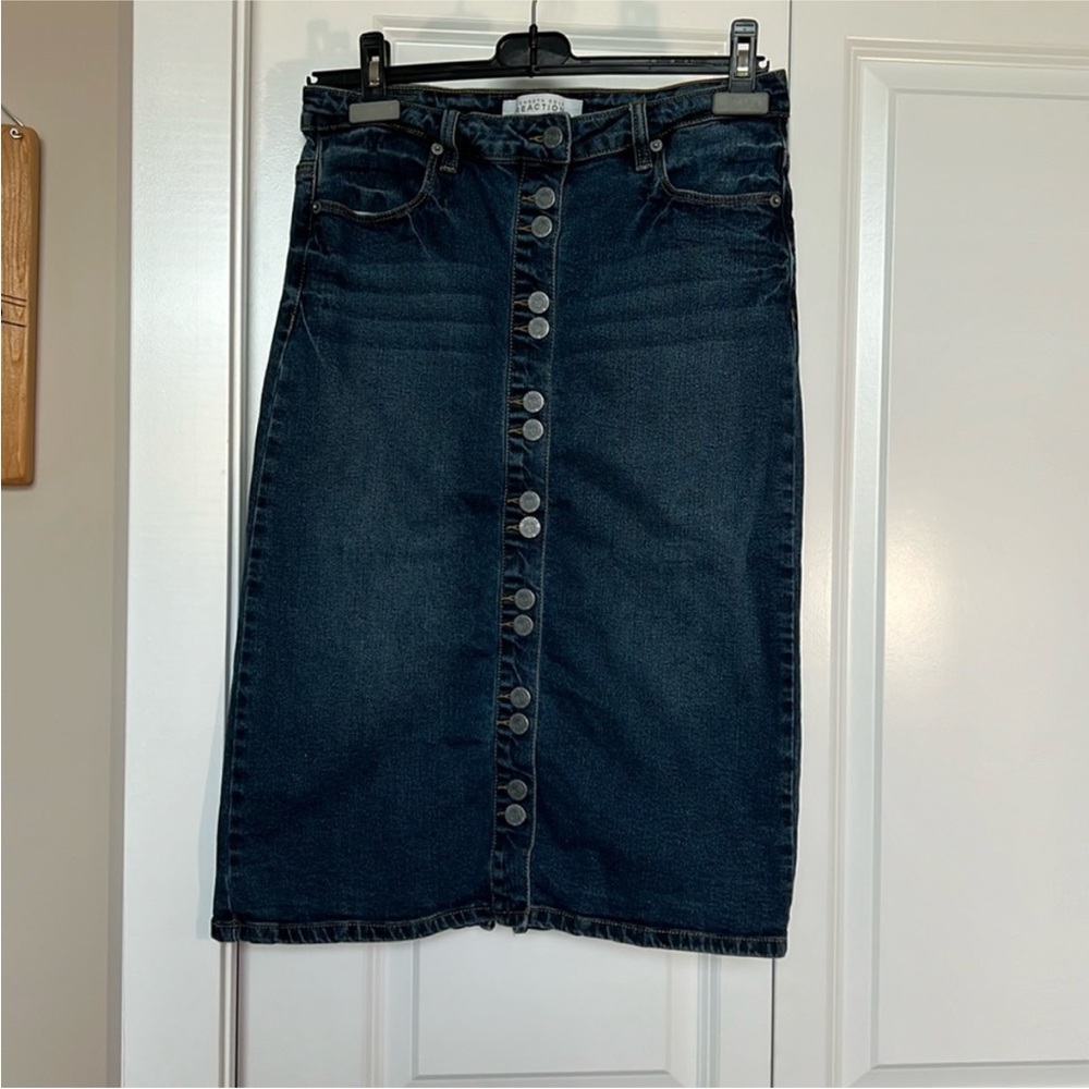 Kenneth Cole A-Line Denim Skirt with Buttons Stretch Dark Wash